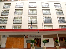 hollowonthesquare1 HOLLOW ON THE SQUARE HOTEL